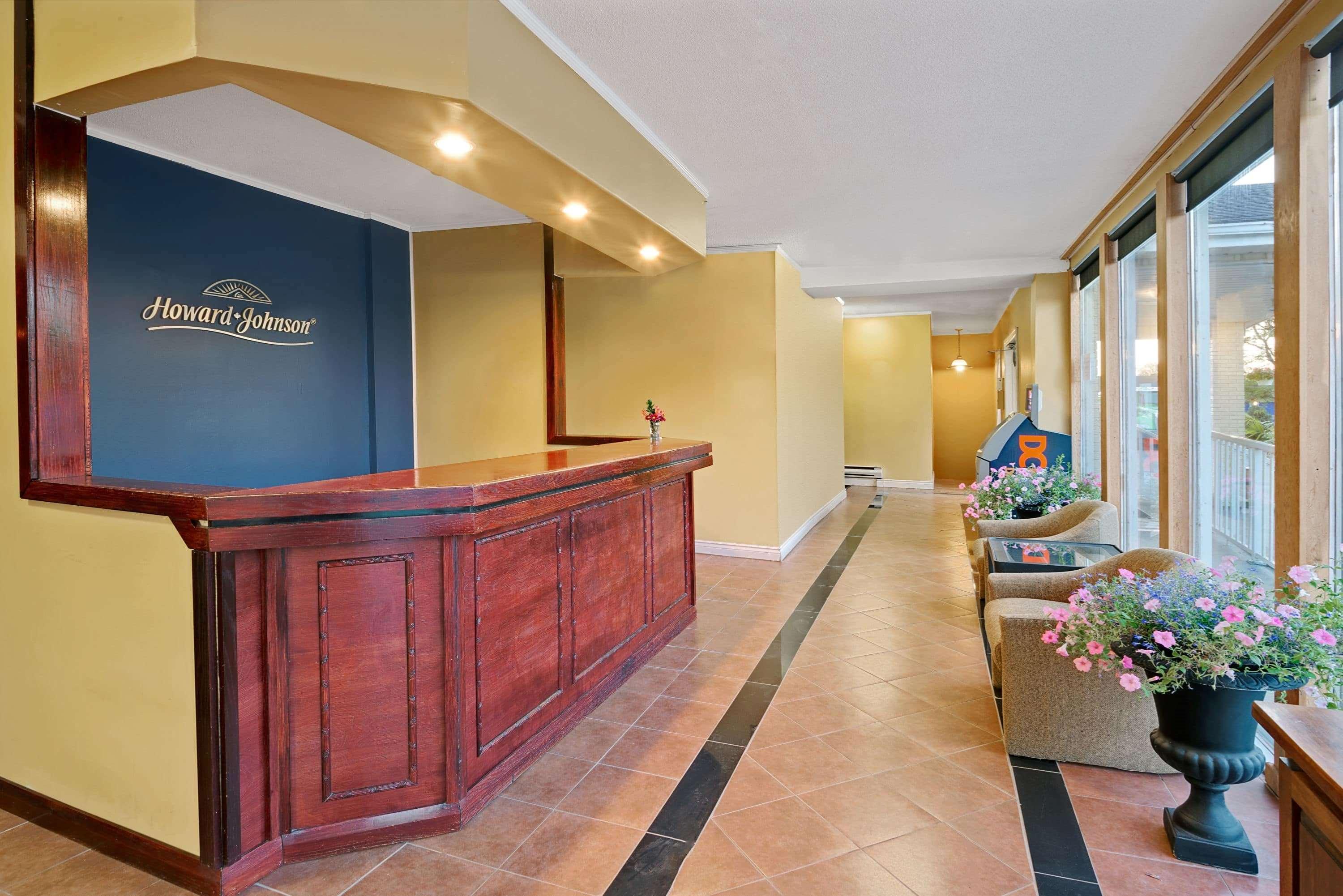 Howard Johnson By Wyndham Lindsay Bagian luar foto