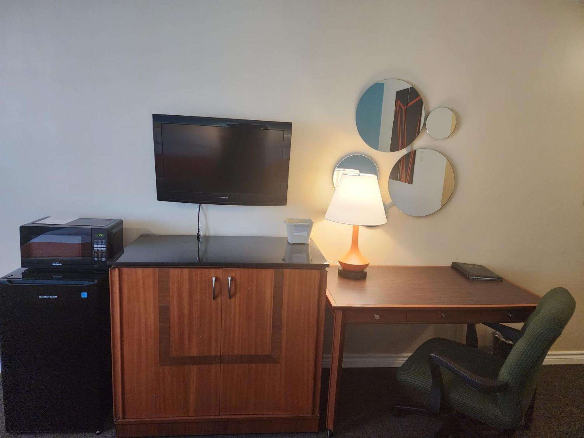 Howard Johnson By Wyndham Lindsay Bagian luar foto