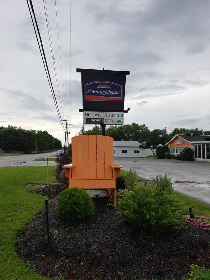 Howard Johnson By Wyndham Lindsay Bagian luar foto