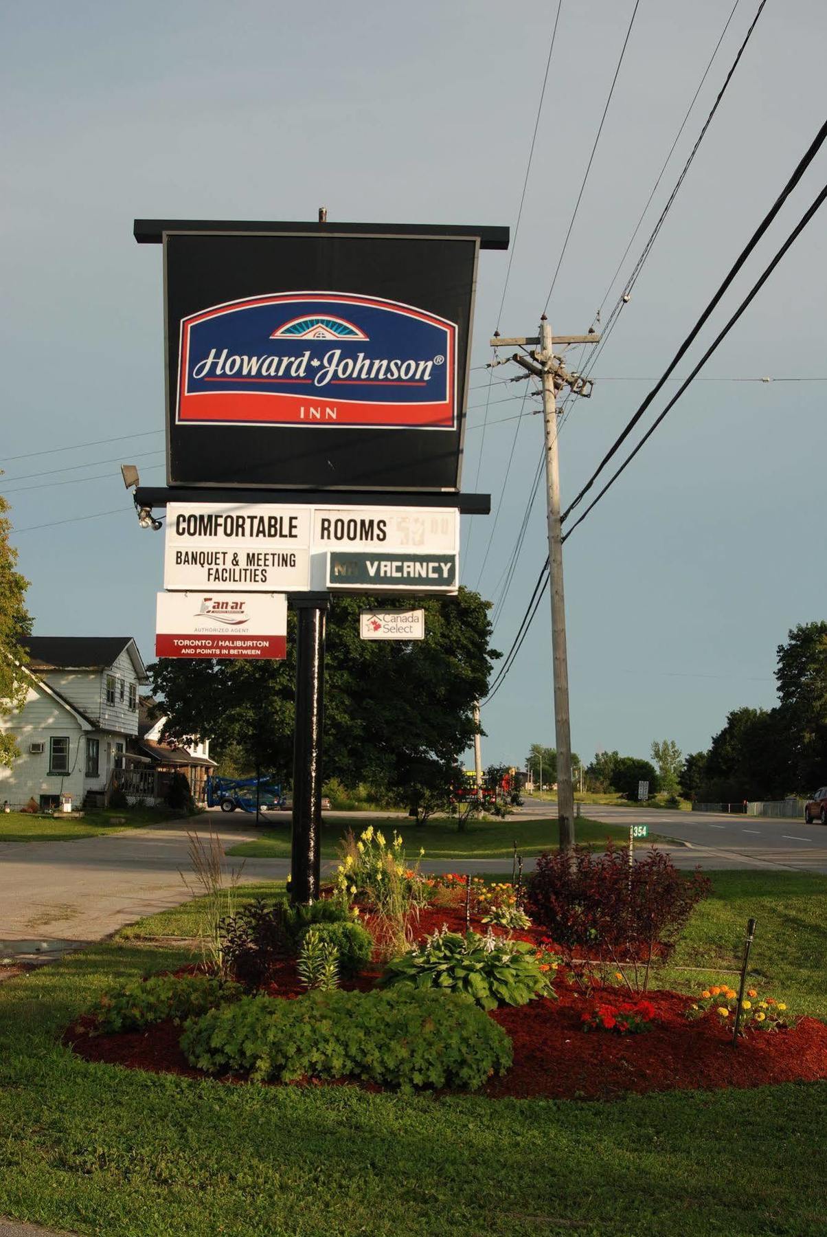 Howard Johnson By Wyndham Lindsay Bagian luar foto